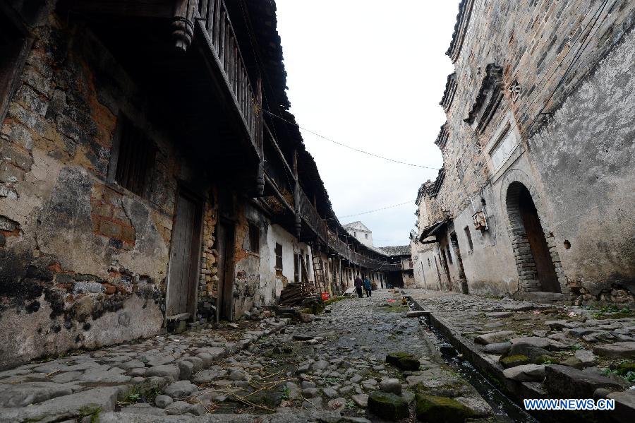 Photo taken on Nov. 21, 2012 shows the interior view of a walled village in Yangcun Town of Longnan County in Ganzhou City, east China's Jiangxi Province. (Xinhua/Song Zhenping) 