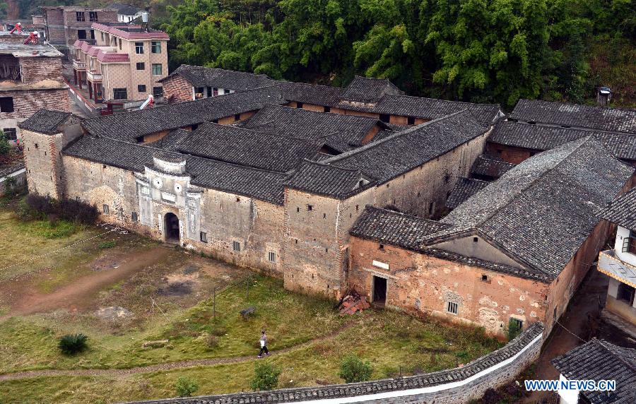 Photo taken on Nov. 22, 2012 shows a walled village in Chebu Village of Dingnan County in Ganzhou City, east China's Jiangxi Province. This clay building was built in 1786, covering an area of 1,300 square meters. The Gannan (southern Jiangxi Province) Hakka walled villages, a special architectural type, was included into China's World Cultural Heritage Tentative List on Nov. 17, 2012. The whole structure of the building resembles a small fortified city, containing halls, storehouses and living areas. It is regarded as the "cradle of Hakka". According to official statistics, there are over 600 such buildings in Gannan at present. (Xinhua/Song Zhenping) 