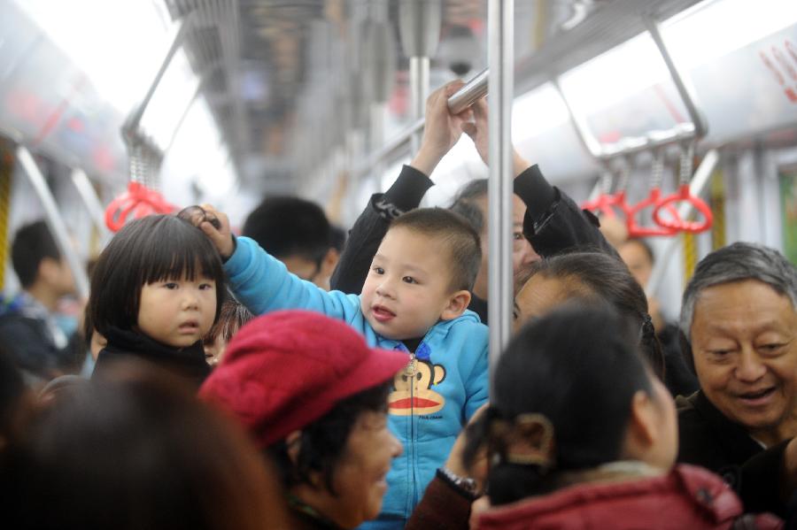 Passengers take the Hangzhou Subway Line 1 in Hangzhou, capital of east China's Zhejiang Province, Nov. 24, 2012. Hangzhou Subway Line 1, the first subway in Zhejiang covering a distance of 47.97 kilometers, was put into a trial operation on Saturday after five years of construction. (Xinhua/Huang Zongzhi) 