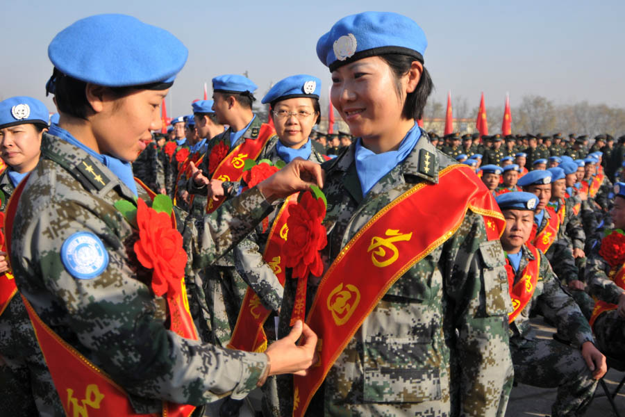 The 100 officers and men of the 1st echelon of the 15th Chinese peacekeeping force to Congo (K) left Xi'an, capital city of northwest China's Shaanxi province, on November 27, 2012, for Congo (K) to perform an eight-month-long UN peacekeeping mission. (Xinhua/Wu Guoqiang)