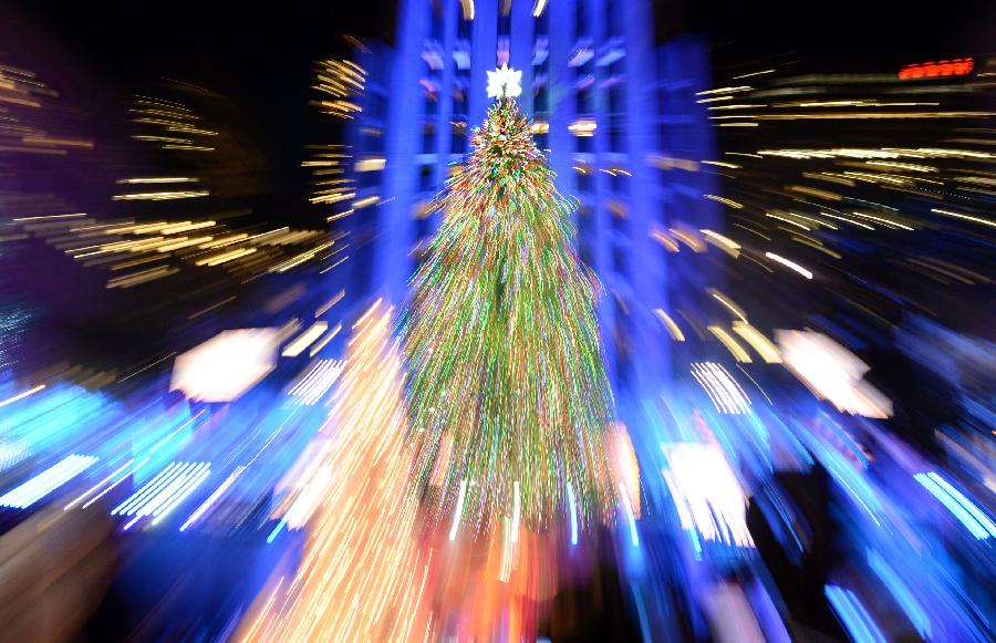 Photo taken on Nov. 28, 2012 shows an 80-foot-tall Christmas tree by Rockefeller Center in New York, the United States. Each year a Christmas tree will be lit up by Rockefeller Center to greet upcoming Christmas and New Year. (Xinhua/Wang Lei) 