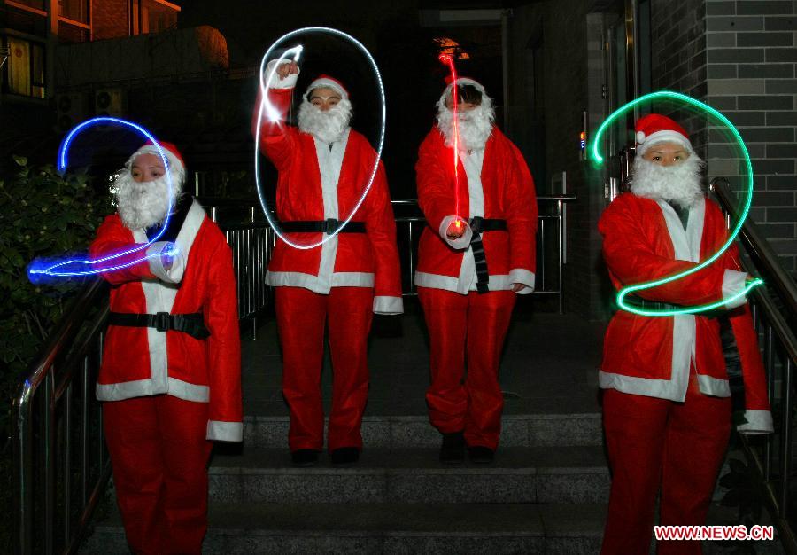University students dressed as Santa Claus gather in Nantong City, east China's Jiangsu Province, Dec. 24, 2011, to celebrate the Christmas and the New Year. (Xinhua/Xu Peiqin)