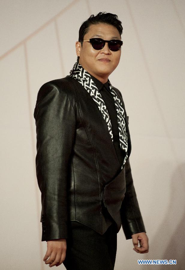 South Korean pop singer Psy walks on the red carpet at 2012 Mnet Asian Music Awards (MAMA) in south China's Hong Kong, Nov. 30, 2012. MAMA is one of the most famous music gala in Asia. Psy's song "Gangnam Style" has swept the world this year. (Xinhua/Lui Sui Wai)