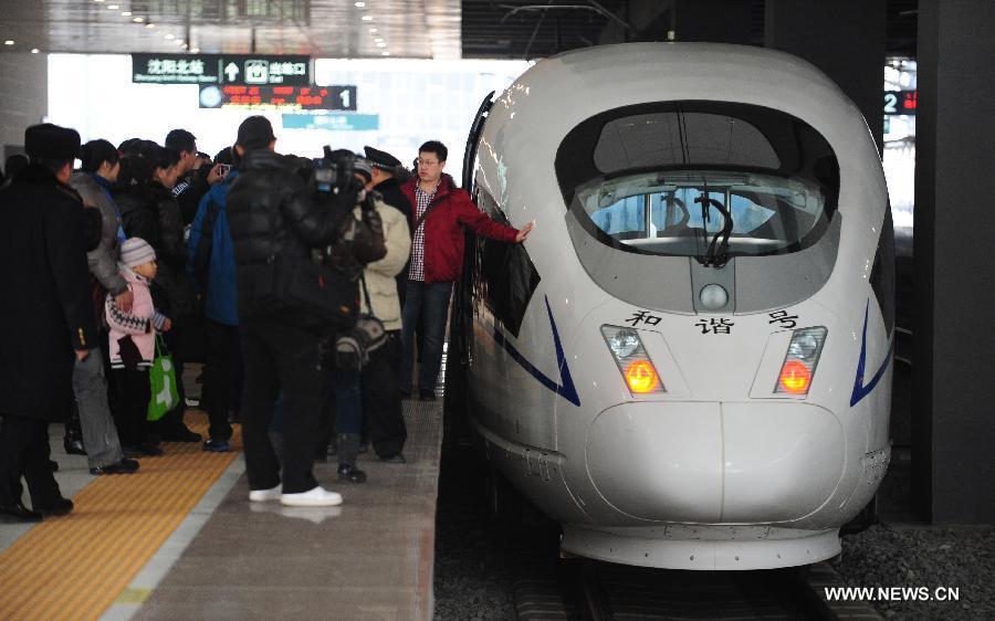 Passengers prepare to board D5008 high-speed train at the Shenyang North Railway Station in Shenyang, capital of Liaoning, Dec. 1, 2012. The world's first high-speed railway in areas with extremely low temperature, which runs through three provinces in northeastern China, started operation on Saturday. The railway links Harbin, capital of Heilongjiang Province, and Dalian, a port city in Liaoning Province. (Xinhua/Pan Yulong)
