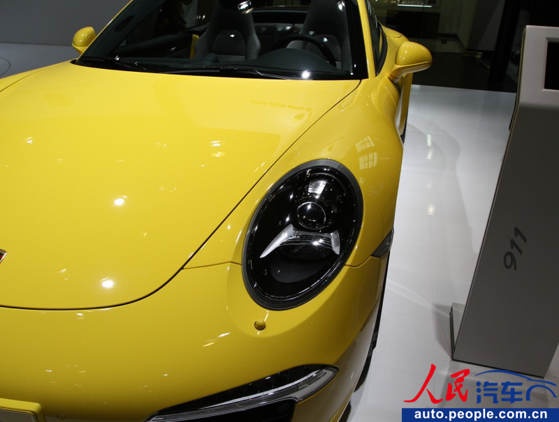Porsche 911 Carrera 4S shines at Guangzhou Auto Show (25)