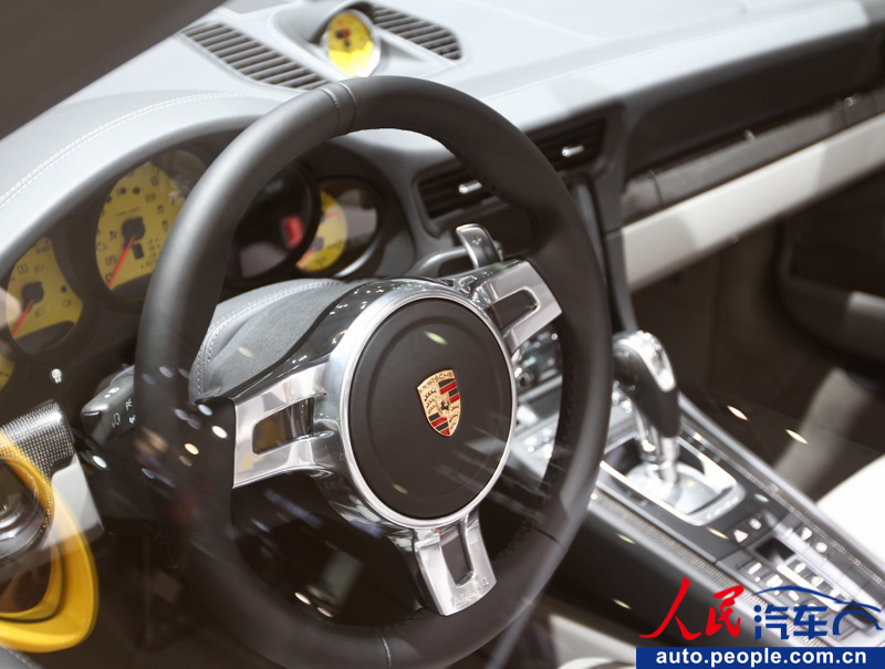 Porsche 911 Carrera 4S shines at Guangzhou Auto Show (24)
