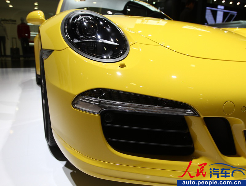 Porsche 911 Carrera 4S shines at Guangzhou Auto Show (5)