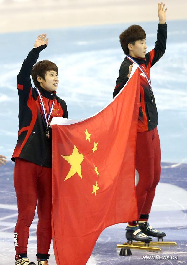 Wang Meng (L) of China and her teammate Fan Kexin celebrate victory during the awarding ceremony of the women's 500m final in the ISU Short Track World Cup speed skating competition in Shanghai, China, on Dec. 9, 2012. Wang won the gold medal with a time of 43.743 seconds.(Xinhua/Fan Jun)