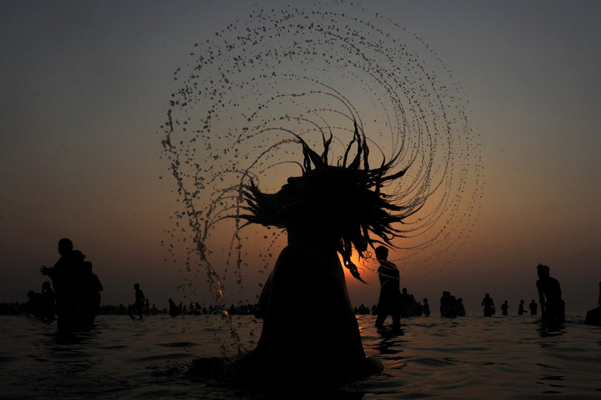 A Hindu Holy Man bathes in the sea in Calcutta, India on Jan 1, 2012. “Makar Sankranti” is a traditional ritual festival in India; over 400,000 people take bath in the Ganges River. (AFP/Dibyangshu Sarkar)