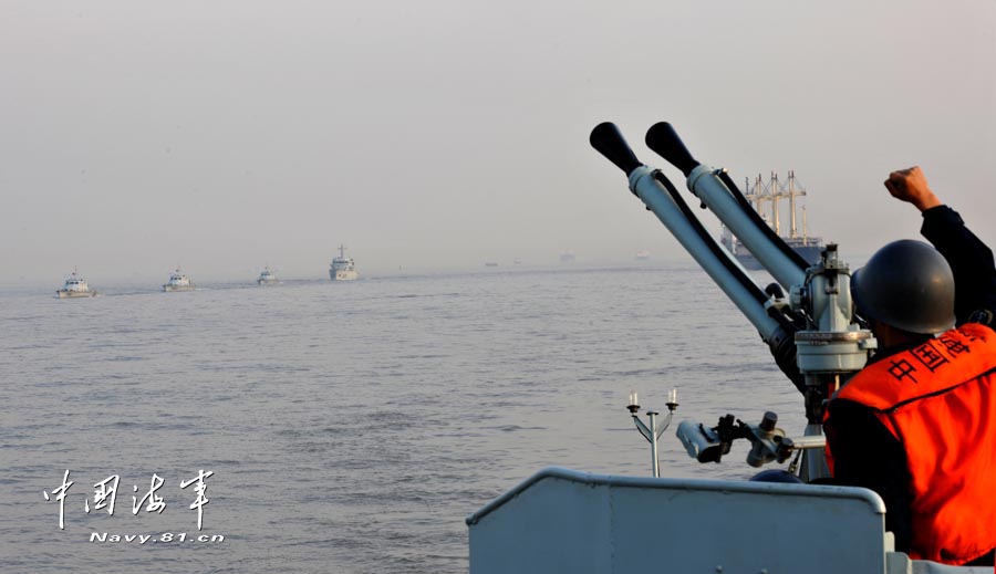 A ship formation under the East China Sea Fleet of the Navy of the Chinese People's Liberation Army (PLA) conducted actual-combat drill in a training sea area to enhance its actual combat capability. (navy.81.cn/Jiang Shan)