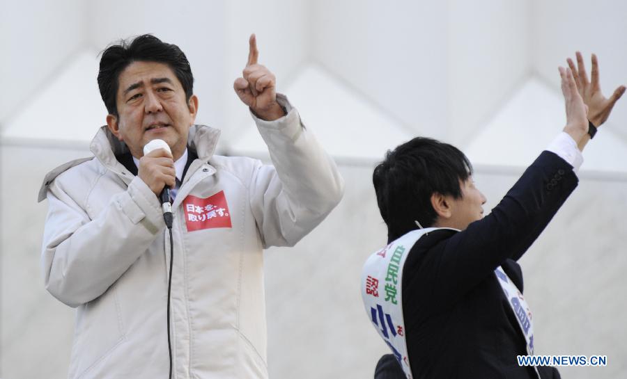 President of Japanese main opposition Liberal Democratic Party (LDP) Shinzo Abe (L) delievers a speech during a campaign for December 16 lower house election in Tokyo, capital of Japan, Dec. 11, 2012. (Xinhua/Kenichiro Seki)