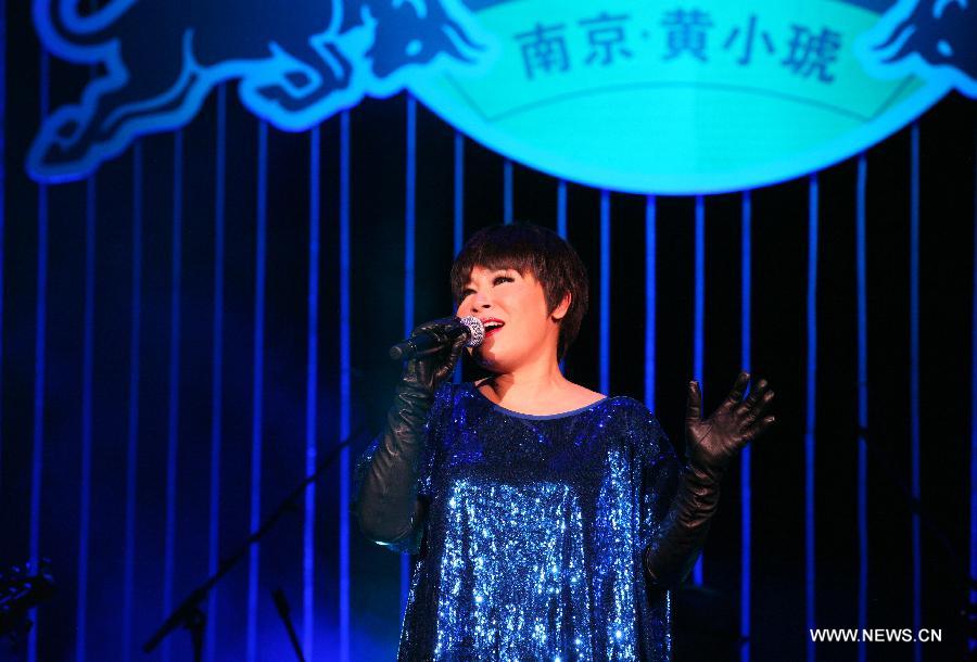 Singer Tiger Wong performs during her concert in Nanjing, capital of east China's Jiangsu Province, Dec. 15, 2012. (Xinhua/Yan Minhang) 
