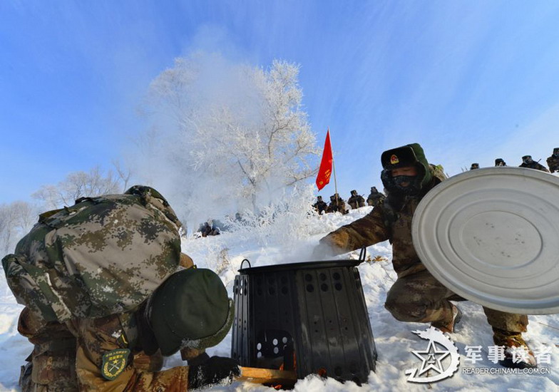 The safeguard training under wide and cold conditions. (Photo/Reader.chinamail.com.cn)