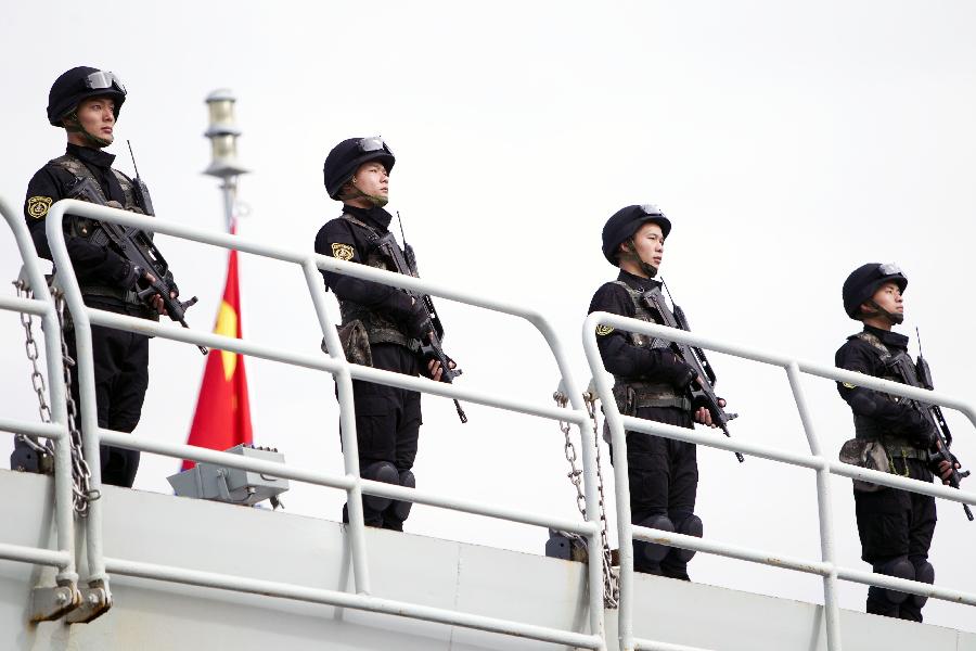 Soldiers stand on Qian Dao Hu, one of the three visiting Chinese navy ships, upon their arrival in Sydney, Australia, on Dec. 18, 2012. Three Chinese navy ships returning home from counter-piracy operations in the Gulf of Aden have arrived in Sydney as part of a four day port visit, local media reported on Tuesday. (Xinhua/Jin Linpeng) 