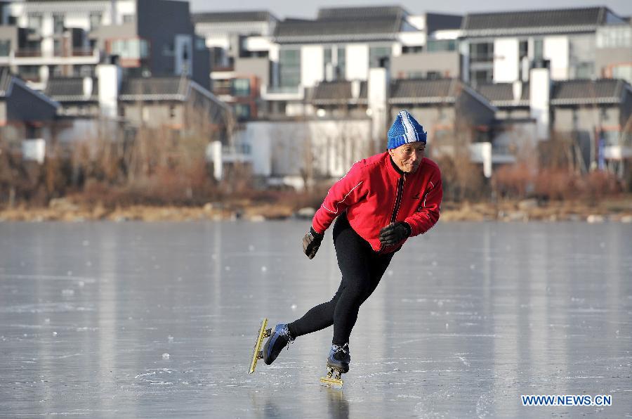A citizen skates on ice on the Beita Lake in Yinchuan, capital of northwest China's Ningxia Hui Autonomous Region, Dec. 18, 2012. (Xinhua/Peng Zhaozhi)