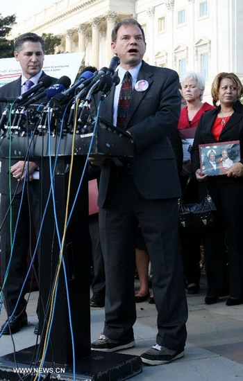 A father who lost his beloved son due to a gun violence speaks in front of the Capitol Hill in Washington D.C. on Dec. 18, 2012. Families of victims share with the media a letter signed by families who have lost beloved ones in all of the recent mass shootings across the country. The letter will be delivered to the White House and Members of Congress. (Xinhua/Fang Zhe) 