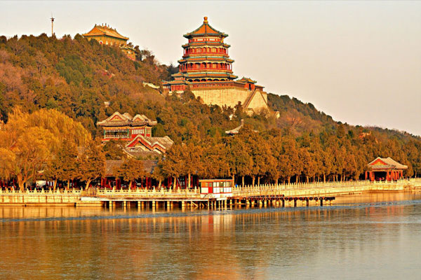 Best known for its summer allure, The Summer Palace in Beijing shows another side of its beauty in the silence of winter as shown in this group of photos taken in early December. (Photo: CRIENGLISH.com/Song Xiaofeng)