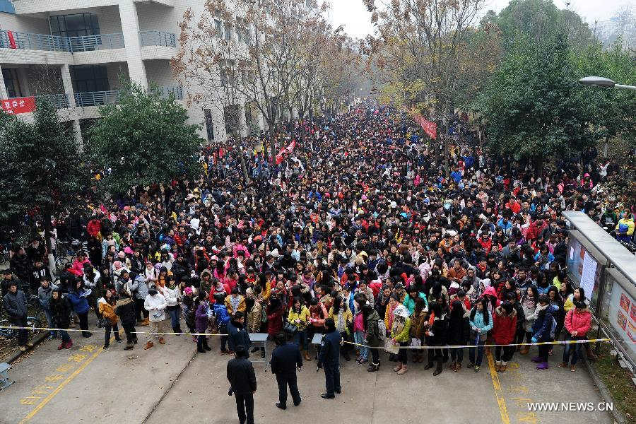 Candidates of National College English Test wait for entering exam rooms at Hubei University of Economics in Wuhan, central China's Hubei Province, Dec. 22, 2012.