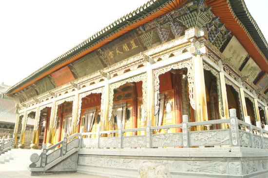 The main hall of Lingming Temple in Lanzhou, Gansu Province. (CRIENGLISH.com/Guo Jing)