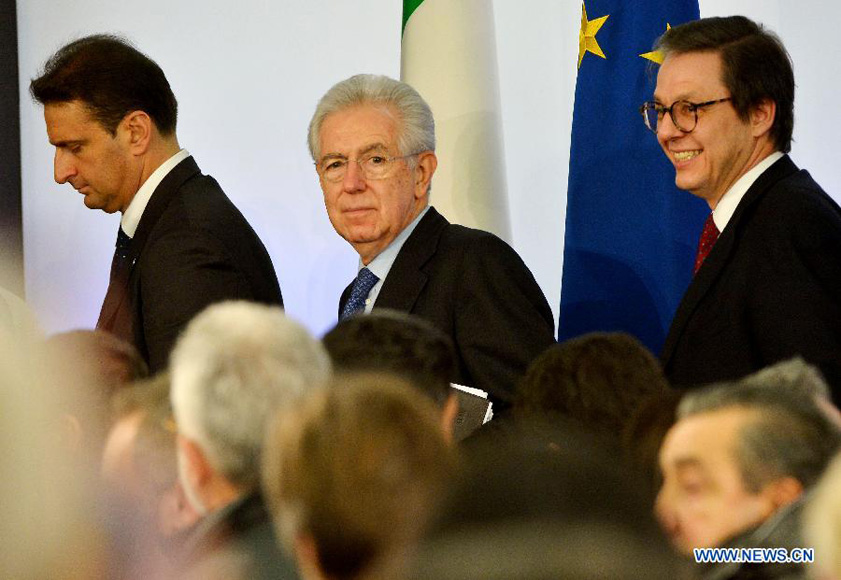 Italy's resigned Prime Minister Mario Monti (C) takes part in a press conference in Rome. Italy, Dec. 23, 2012. Monti said in the press conference that, being a senator for life, he would not back any political parties, but if some forces supporting his anti-crisis "agenda" and ask him to head the next government, he would "consider it." (Xinhua)