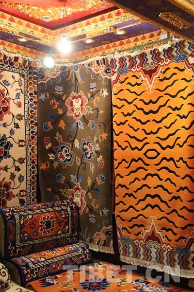 Traditional Tibetan carpet [Photo by Melinda Jin/China TIbet Online]
