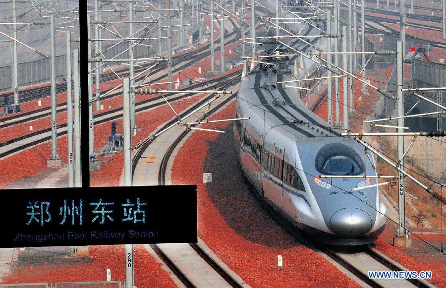 A bullet train from Beijing, capital of China, enters the Zhengzhou East Railway Station in Zhengzhou, capital of central China's Henan Province, Dec. 25, 2012.  (Xinhua/Wang Song) 