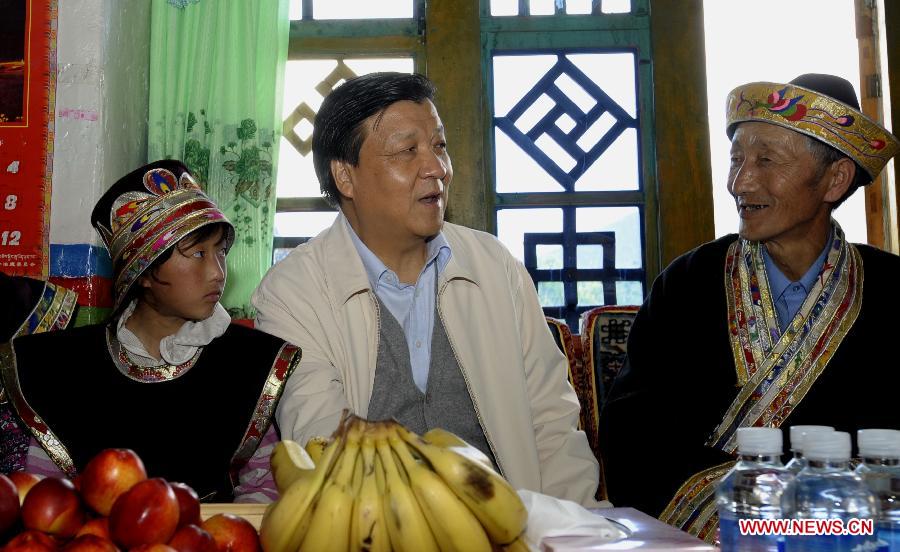 In this file photo taken on July 17, 2010, Liu Yunshan (C) chats with members of the Puncog family in Lunang Town, Linzhi County, southwest China's Tibet Autonomous Region. (Xinhua/Purbu Zhaxi) 