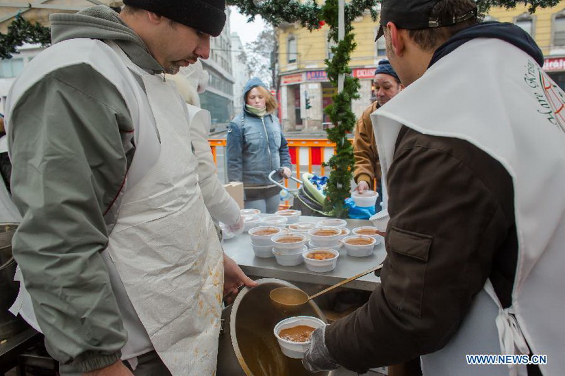 Krishna charity activists distribute free food to people in need in Budapest, Hungary, on Dec. 25, 2012. (Xinhua/Attila Volgyi)