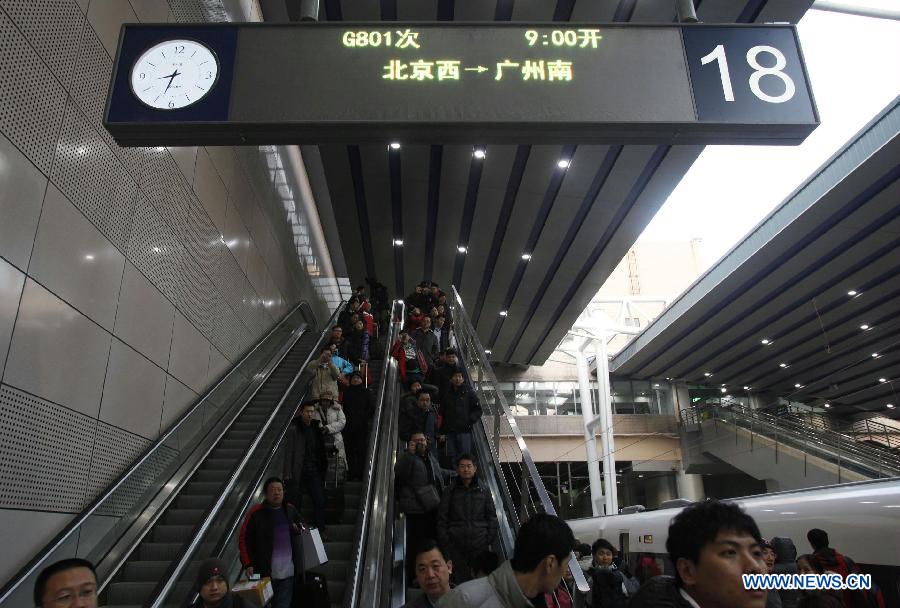 Passengers prepare to board bullet train G801 to leave for Guangzhou, capital of south China's Guangdong Province, at the Beijing West Railway Station in Beijing, capital of China, Dec. 26, 2012. (Xinhua/Wang Shen) 