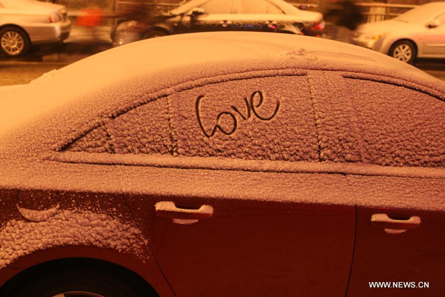 Photo taken on Dec. 28, 2012 shows "Love" written on a car covered with snow in Beijing, capital of China. Beijing witnessed the 7th snowfall in this winter on Friday. (Xinhua/Yin Xubao)