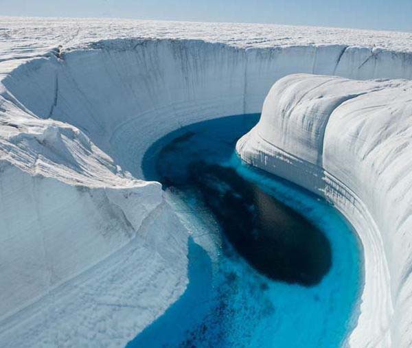 Ice Canyon, Greenland. (Photo/Xinhua)
