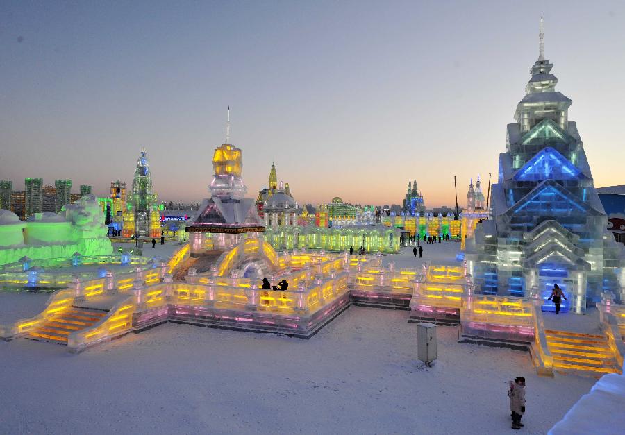 Photo taken on Jan. 5, 2013 shows the night scenery of the Ice and Snow World during the 29th Harbin International Ice and Snow Festival in Harbin, capital of northeast China's Heilongjiang Province. The festival kicked off on Saturday. (Xinhua/Wang Jianwei)
