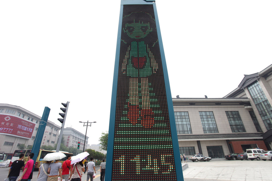 Photo shows the cartoon traffic light in Xi’an city, China. (ImagineChina/ Chi Cheng)
