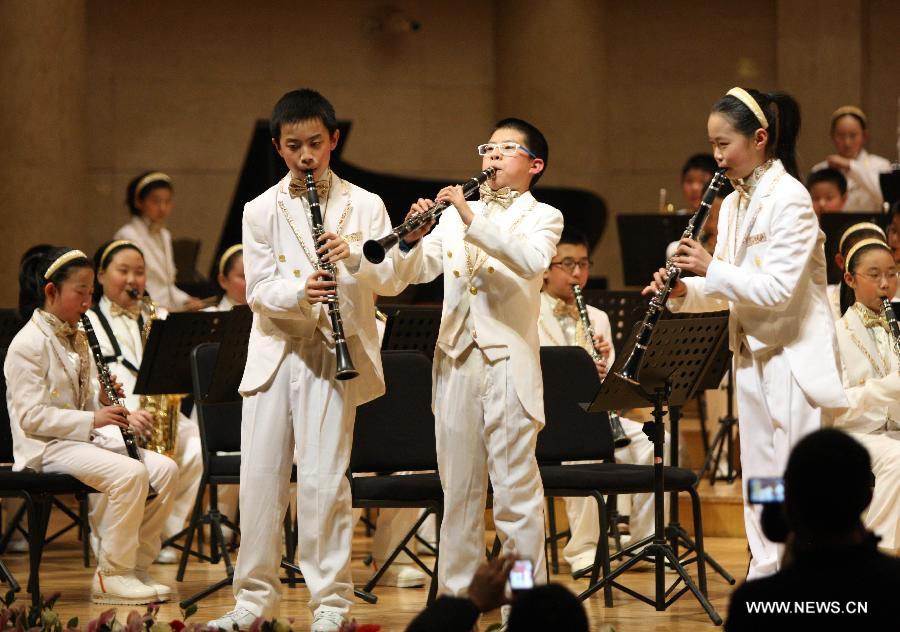Members of the wind orchestra of Beijing Fuxue Lane Primary School perform at the New Year's Concert in Beijing, capital of China, Jan. 5, 2013. (Xinhua/Zhou Liang)
