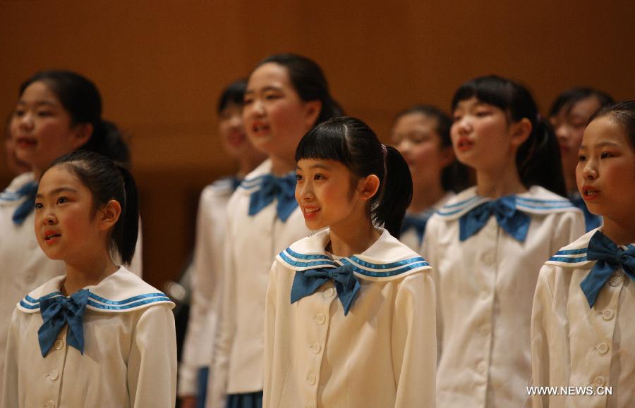 Members of the chorus of Beijing Fuxue Lane Primary School sing a song at the New Year's Concert in Beijing, capital of China, Jan. 5, 2013. (Xinhua/Zhou Liang)