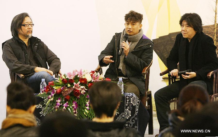 Director Lai Shengchuan (L), director Meng Jinghui(R) and actor Huang Lei attend a press conference of the first Wuzhen Theatre Festival in Beijing, capital of China, Jan. 6, 2013. The 11-day drama festival, initiated by director Lai Shengchuan, director Meng Jinghui and actor Huang Lei, will open in Wuzhen ancient town of Zhejiang Province on May. 9 this year. (Xinhua/Li Fangyu) 