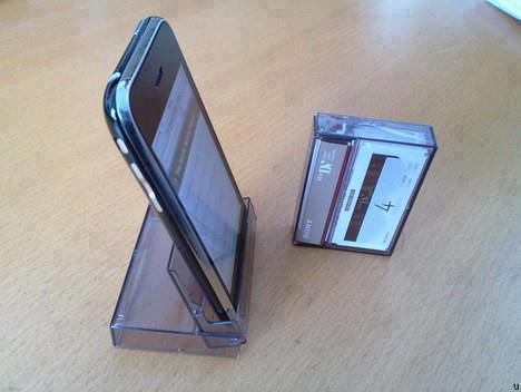 iPhone holder is too expensive? Try tape bin! (Source: Xinhuanet.com)