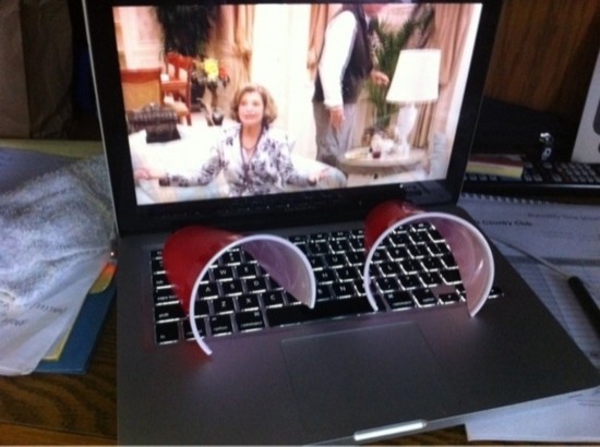 Add a stereo for your laptop. (Source: Xinhuanet.com)