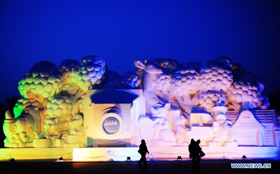 Snow sculptures are seen in the 25th China (Harbin) International Snow Sculpture Art Expo in Harbin, capital of northeast China's Heilongjiang Province, on Jan. 8, 2013. The expo covers an area of 600,000 square meters and used 100,000 cubic meters of snow. (Xinhua/Wang Jianwei) 