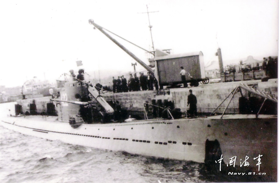 In April 1951, Chinese Navy organizes a group to learn submarine knowledge from the Pacific Fleet of former Soviet navy in Lushun, Dalian, northeast China's Liaoning province. In May 1952, China founds its first submarine base in Qingdao, east China's Shandong province. In June 1954, China establishes its first submarine force to conduct patrol and vigilance missions. (File photo/ Navy.81.cn)  