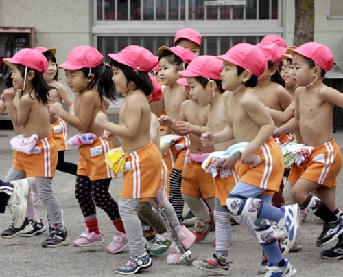 Children run in a kindergarten in Tokyo, Japan, Jan. 21, 2008.(Photo/ Xinhua)