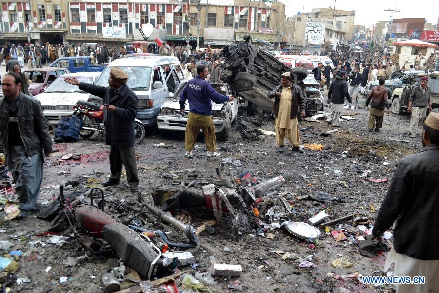  People gather at the blast site in Quetta, southwest Pakistan, Jan. 10, 2013. (Xinhua/Mohammad) 