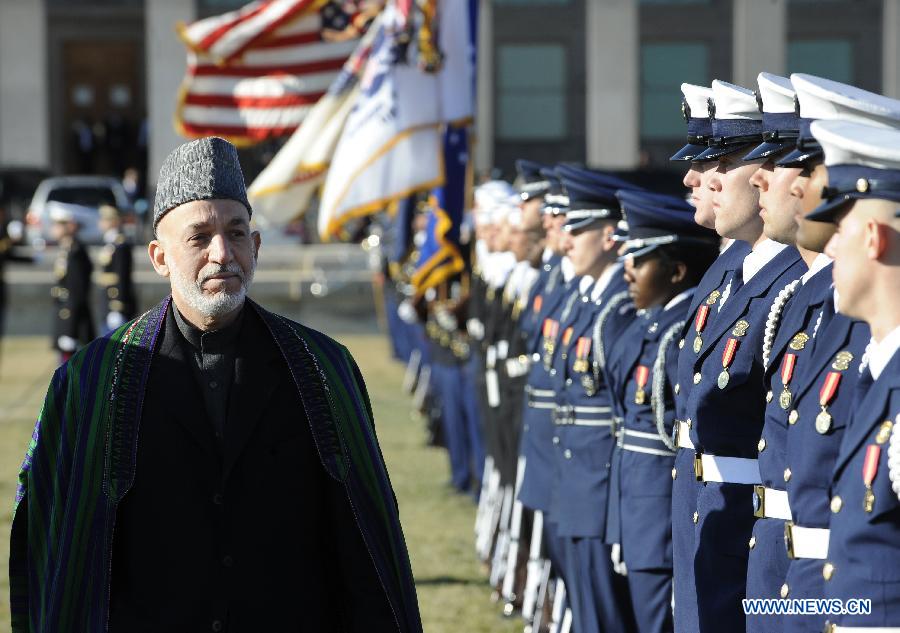 Visiting Afghan President Hamid Karzai inspects the honor guards during a welcome ceremony before meeting U.S. Defense Secretary Leon Panetta at the Pentagon outside Washington D.C., the United States, Jan. 10, 2013. (Xinhua/Zhang Jun) 