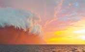 Odd: Spectacular red wave of dust storm in Australia 
