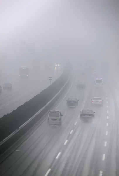 Vehicles move on the fog-shrouded Shenyang-Haikou Expessway in Nantong, east China's Jiangsu Province, Jan. 13, 2013. Dense fog on Sunday hit China's east and central regions from the northeast to the south, causing serious air pollution. (Xinhua/Zhu Jipeng) 
