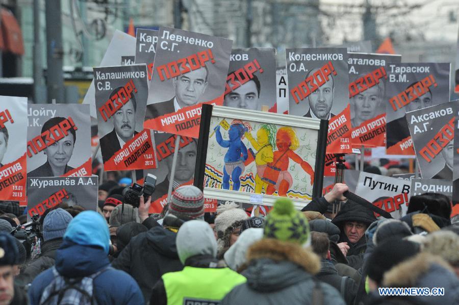 People protest against the "Anti-Magnitsky Act" in downtown Moscow, Russia, Jan. 13, 2013. The Anti-Magnitsky Act, signed by President Vladimir Putin on Dec. 28, 2012, bans U.S. citizens to adopt Russian orphans and is part of Russia's response to the U.S. Magnitsky Act which introduced sanctions against Russian officials related to the death of Sergei Magnitsky, a whistle-blowing lawyer who died in a Moscow pre-trial detention center in 2009. (Xinhua) 
