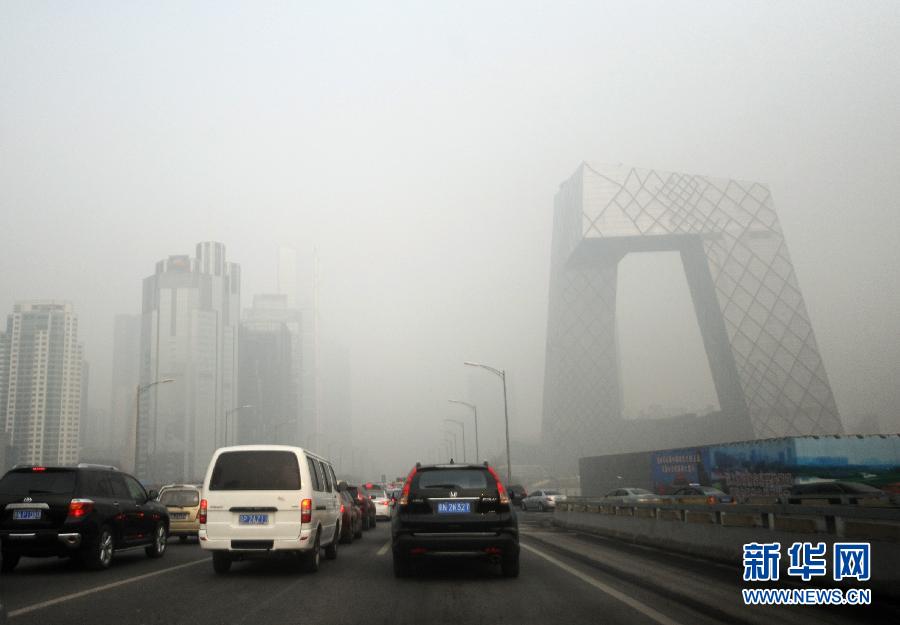 CBD area in Beijing is enveloped in dense fog at noon of Jan. 11, 2013 (Xinhua/ Luo Xiaoguang)