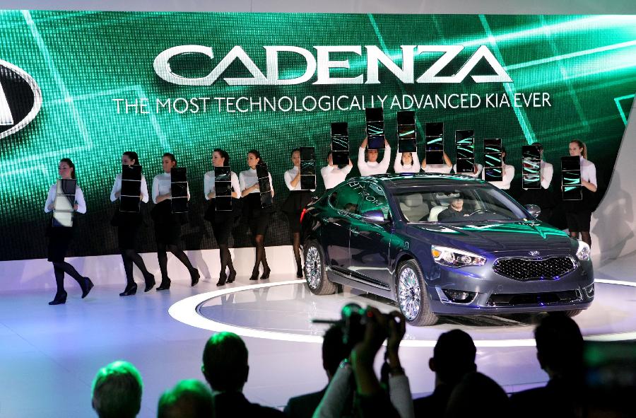 The Kia Cadenza is presented at the 2013 North American International Auto Show (NAIAS) media preview at the Cobo Center in Detroit, the United States, Jan. 15, 2013. (Xinhua/Fang Zhe) 