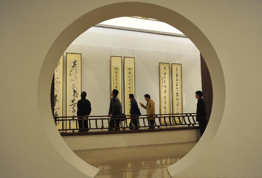 People view couplet calligraphy works at the "Calligraphy Inheriting--New Year Couplet Calligraphy Exhibition" at the National Art Museum of China in Beijing, capital of China, Jan. 18, 2013. The exhibition kicked off on Friday, displaying over a hundred couplet works. (Xinhua/Lu Peng) 
