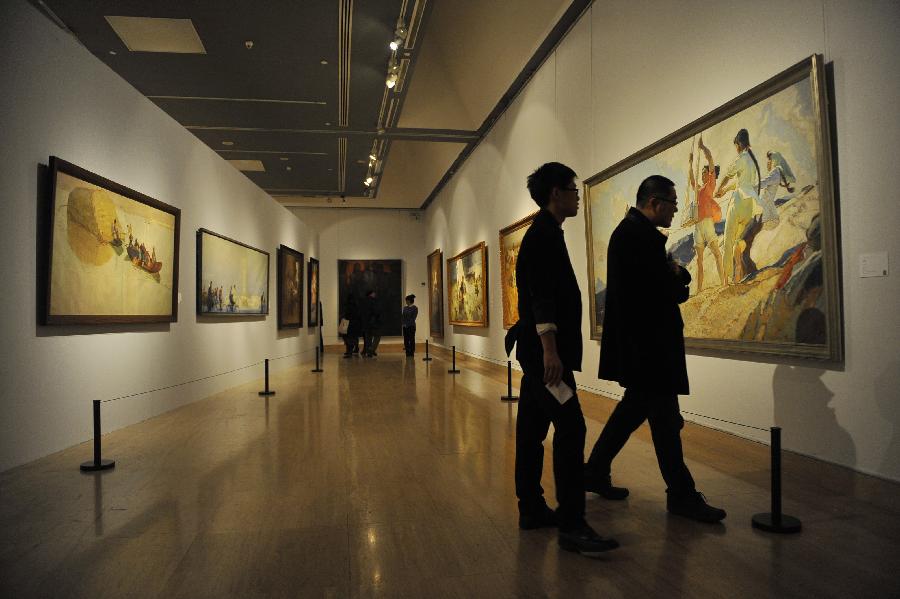 Visitors view art works during the "Selected Masterpieces from Ten Art Museums in China" exhibition at the National Art Museum of China in Beijing, capital of China, Jan. 18, 2013. The exhibition which kicked off on Friday gathered selected collections of China's 10 art museums, presenting valuable art works all over China. (Xinhua/Lu Peng) 